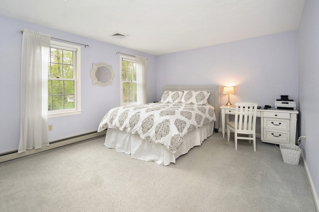 2 Blackthorne Cir, Hopkinton, MA Photo #28