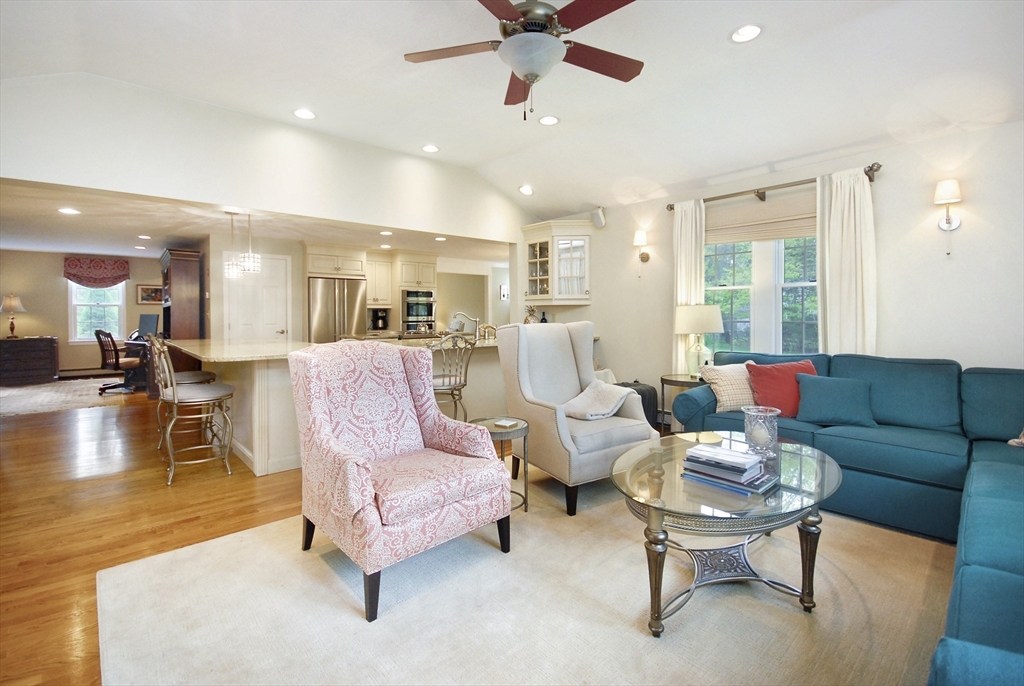 2 Blackthorne Cir, Hopkinton, MA Photo #14