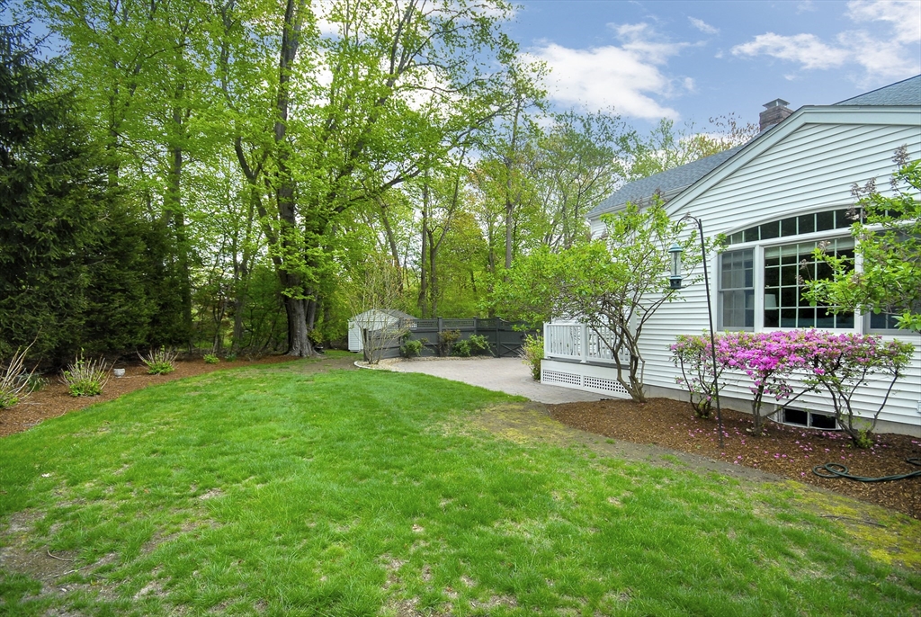 2 Blackthorne Cir, Hopkinton, MA Photo #35