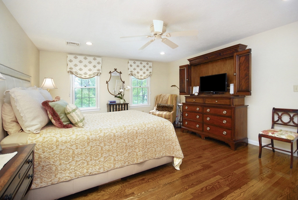 2 Blackthorne Cir, Hopkinton, MA Photo #21