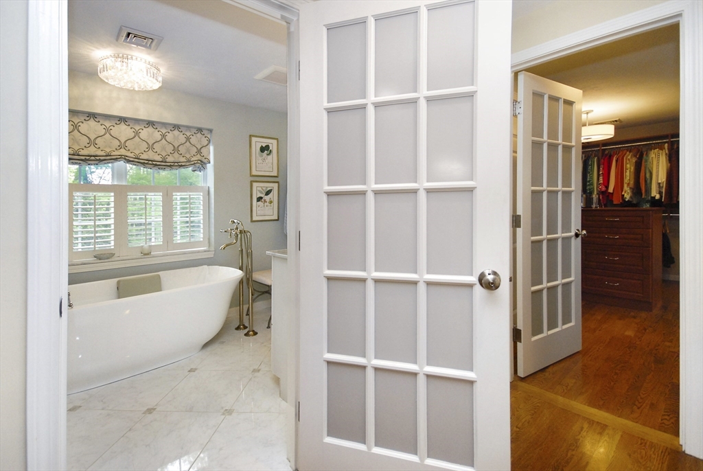 2 Blackthorne Cir, Hopkinton, MA Photo #22