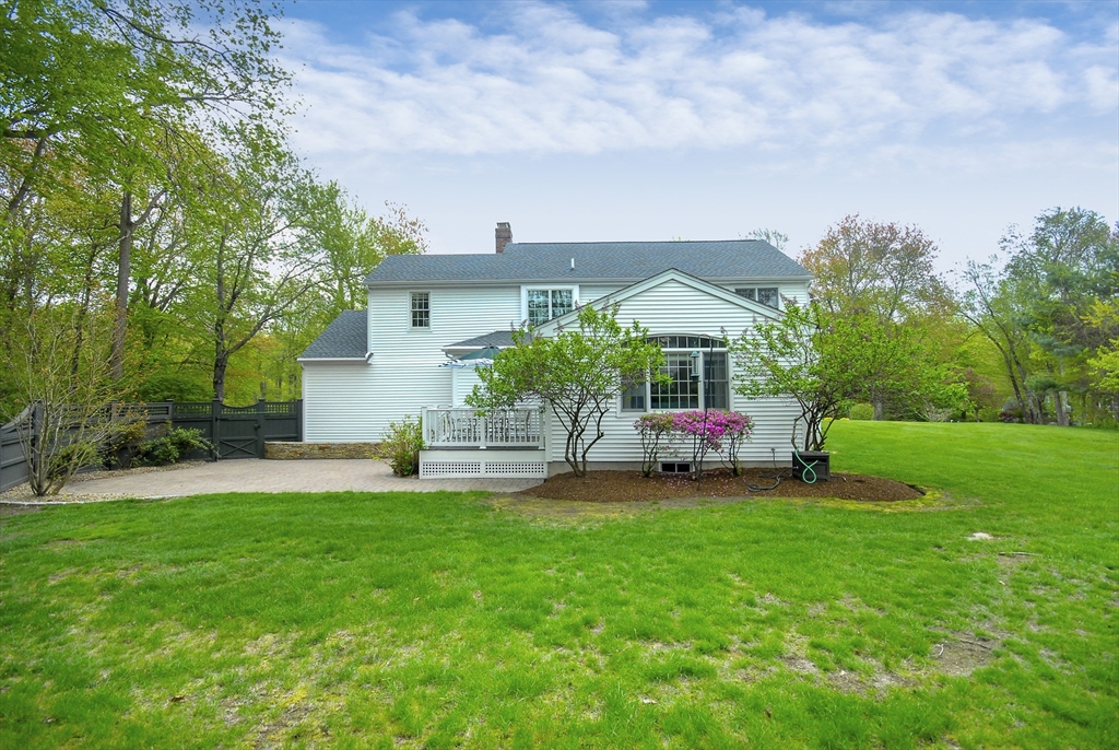 2 Blackthorne Cir, Hopkinton, MA Photo #36