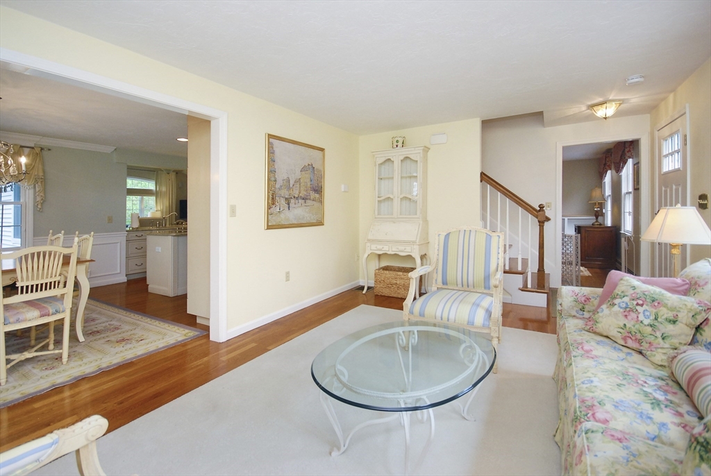 2 Blackthorne Cir, Hopkinton, MA Photo #6