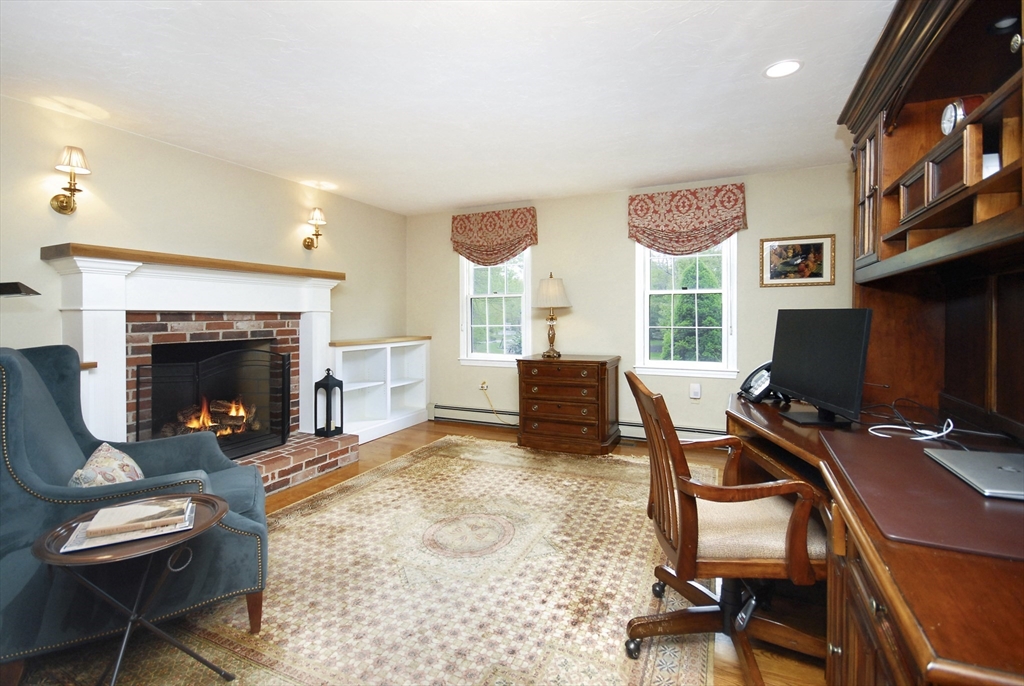 2 Blackthorne Cir, Hopkinton, MA Photo #18