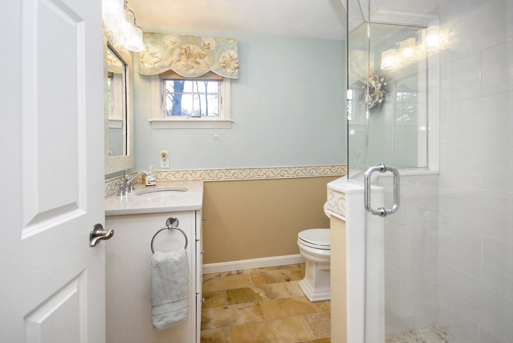 2 Blackthorne Cir, Hopkinton, MA Photo #30