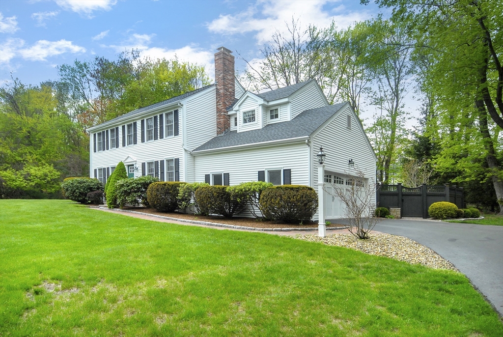 2 Blackthorne Cir, Hopkinton, MA Photo #2