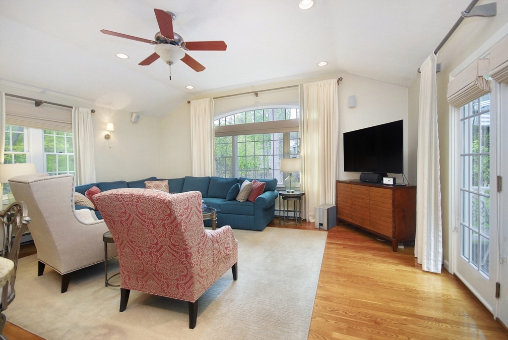 2 Blackthorne Cir, Hopkinton, MA Photo #17