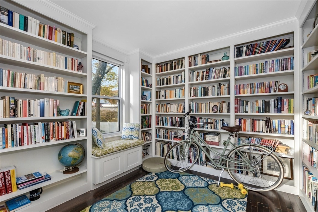 Arlington, Massachusetts 02476, United States, 2 Bedrooms Bedrooms, ,2 BathroomsBathrooms,Residential,Active,242373