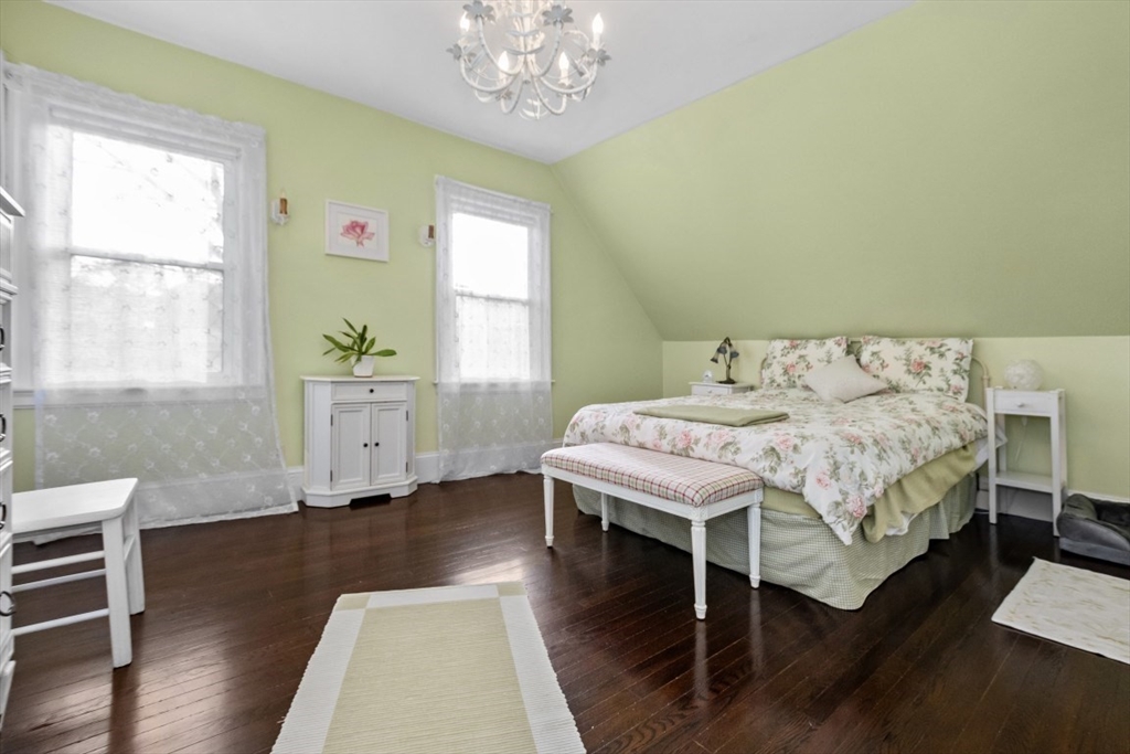 Arlington, Massachusetts 02476, United States, 2 Bedrooms Bedrooms, ,2 BathroomsBathrooms,Residential,Active,242373