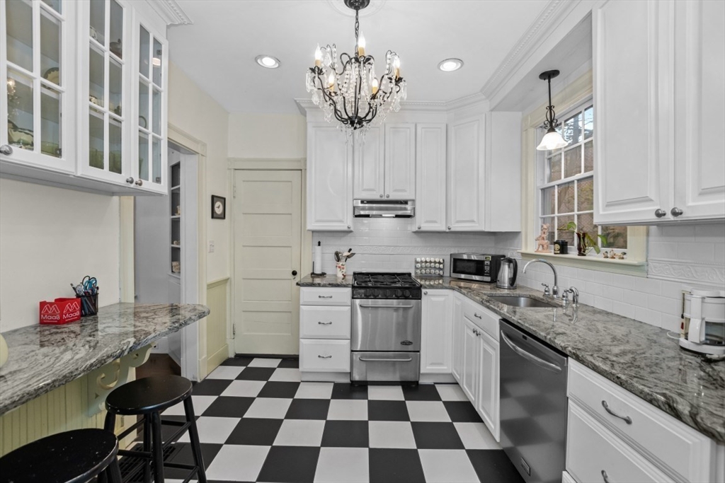 Arlington, Massachusetts 02476, United States, 2 Bedrooms Bedrooms, ,2 BathroomsBathrooms,Residential,Active,242373