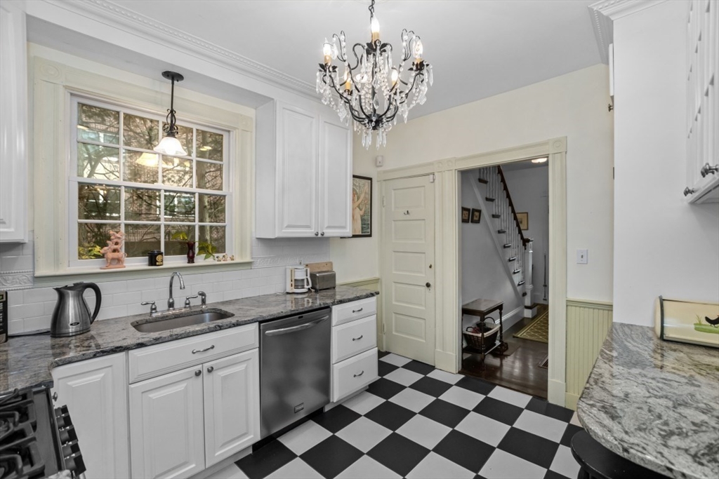 Arlington, Massachusetts 02476, United States, 2 Bedrooms Bedrooms, ,2 BathroomsBathrooms,Residential,Active,242373