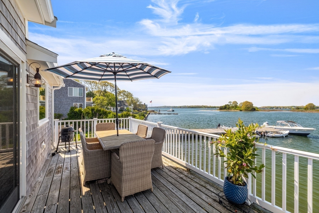 8 Bonneau Court