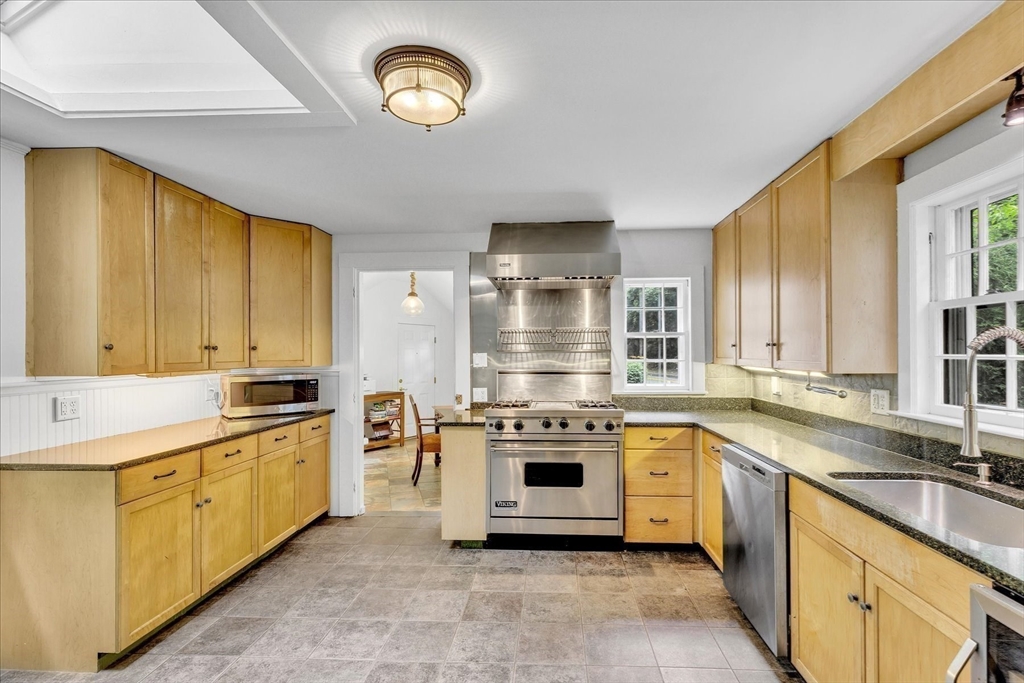 Sandwich, Massachusetts 02563, United States, 5 Bedrooms Bedrooms, ,5 BathroomsBathrooms,Residential,Active,152388