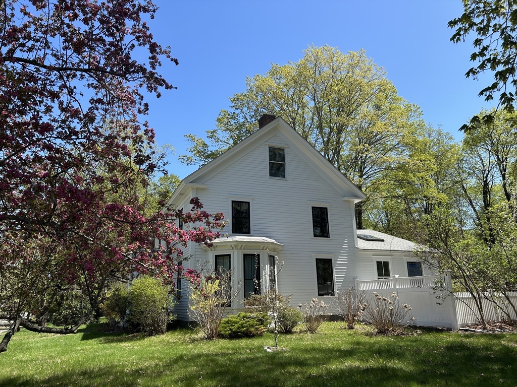 1547 Main St