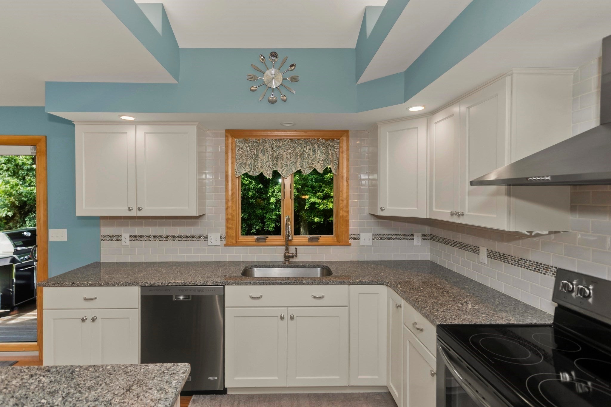 5 Tamarack Ln, Agawam, MA Photo #13