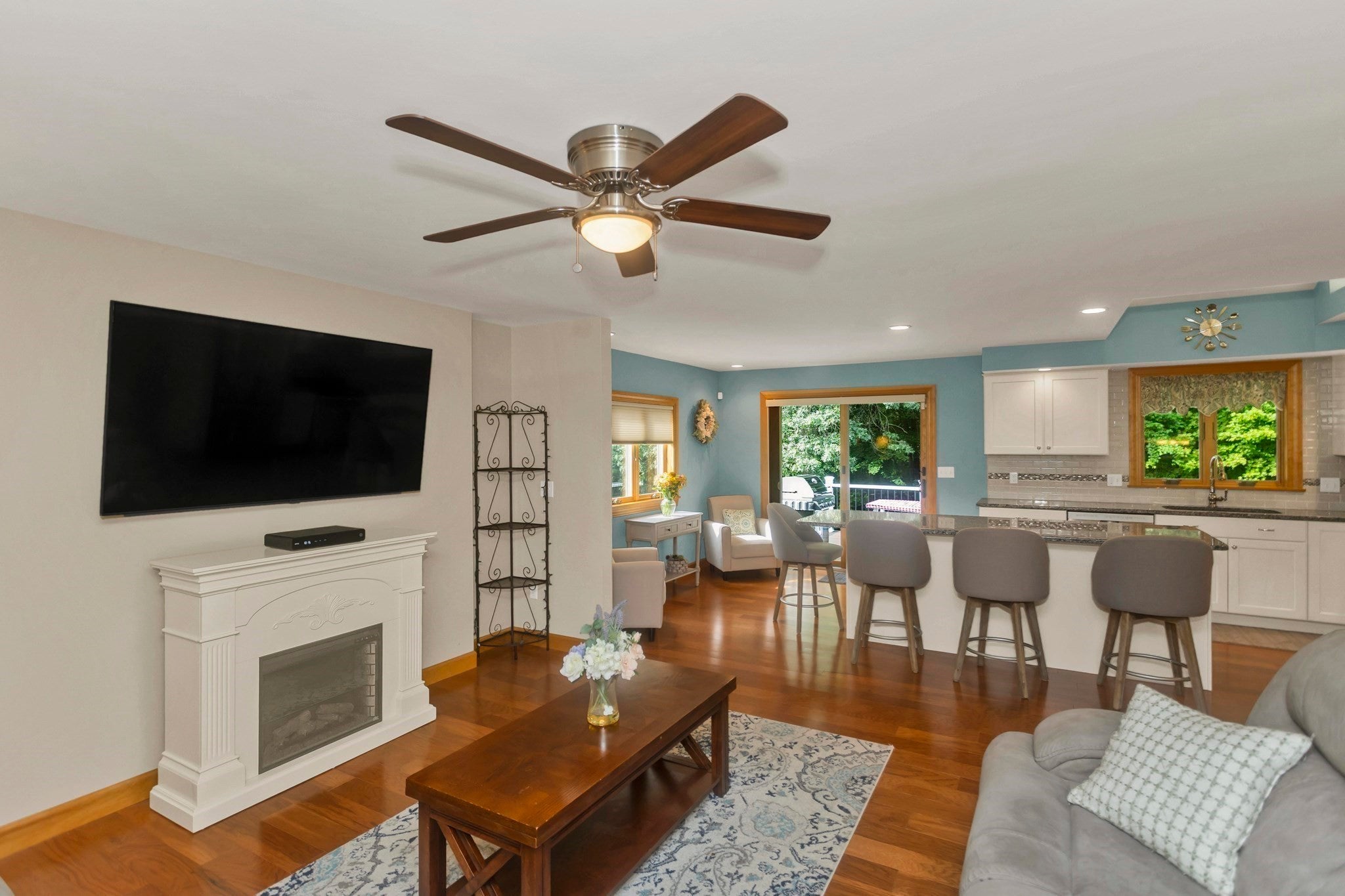 5 Tamarack Ln, Agawam, MA Photo #18