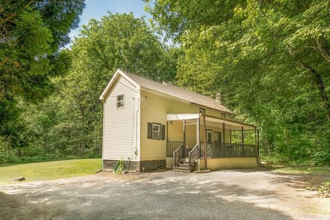Photo of 46 Chestnut St Pl, East Longmeadow, MA 01028 (MLS # 73527063)