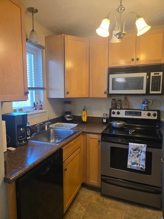40 Saint Kolbe Dr #C, Holyoke, MA Photo #3
