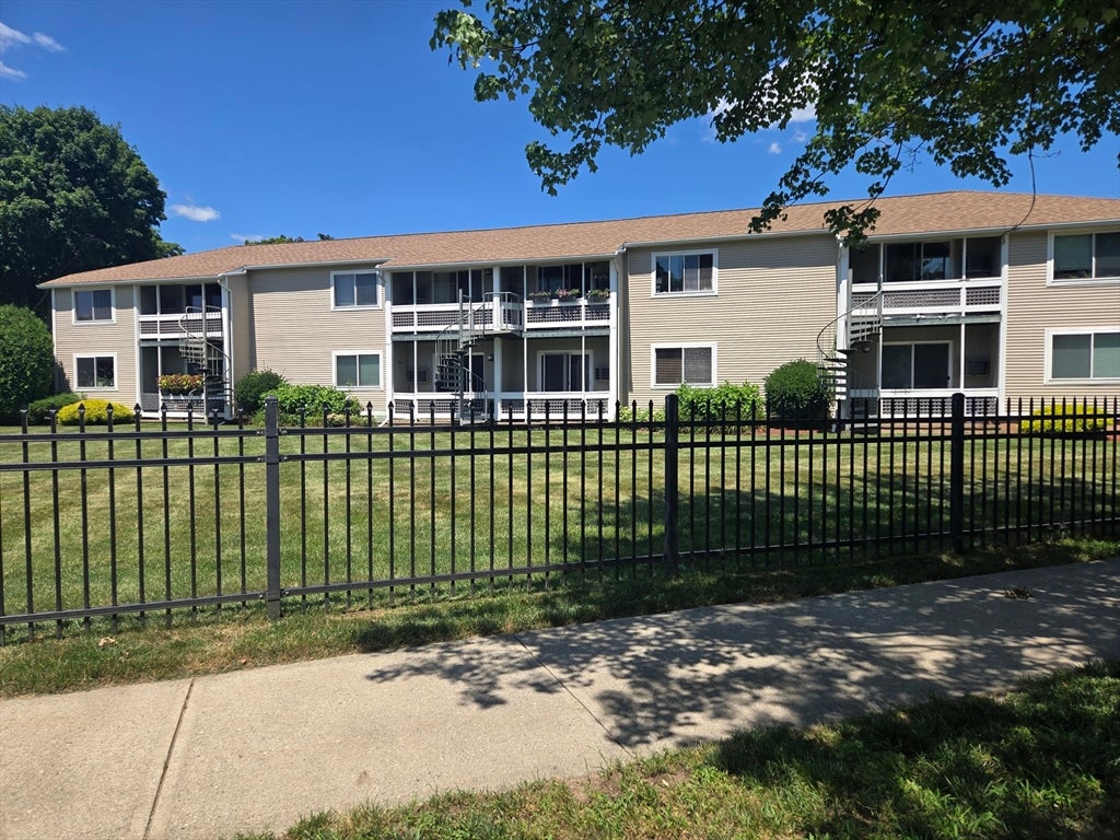 40 Saint Kolbe Dr #C, Holyoke, MA Photo #30