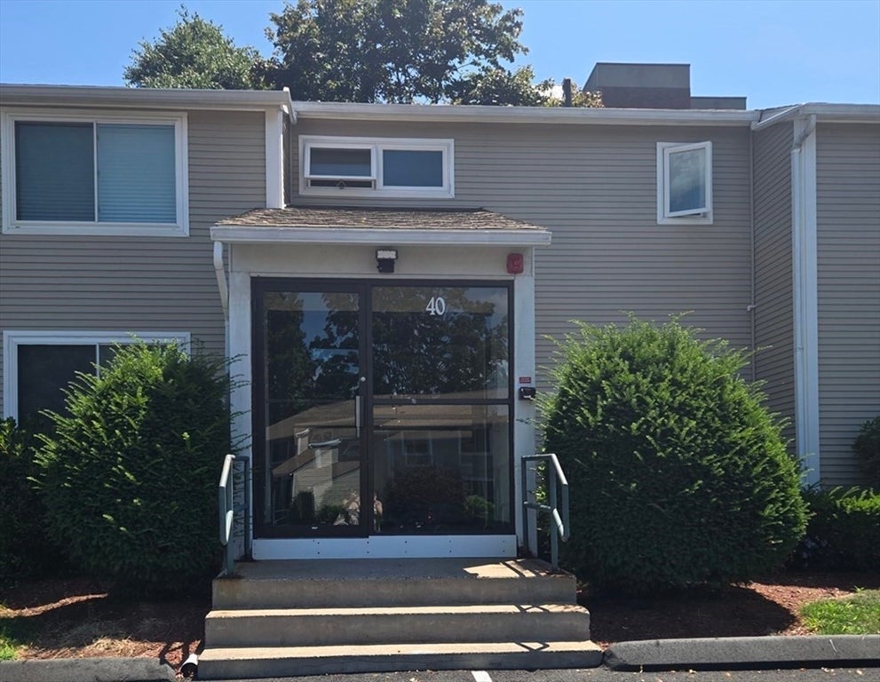 Photo of 40 Saint Kolbe Dr, Holyoke, MA