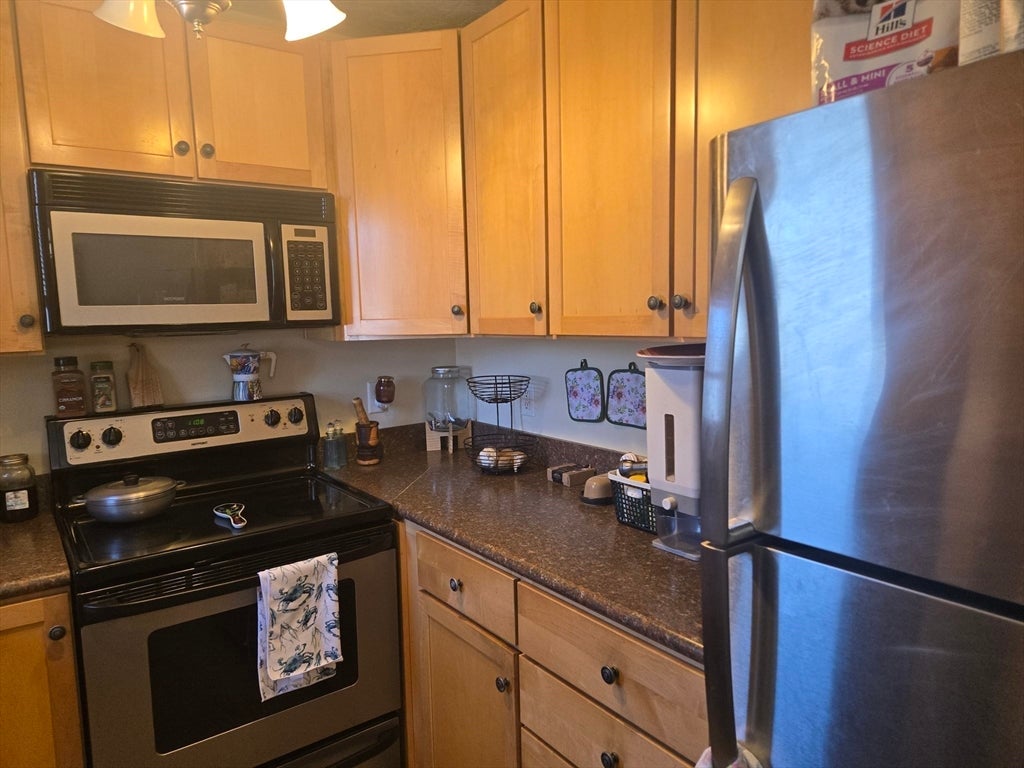 40 Saint Kolbe Dr #C, Holyoke, MA Photo #4