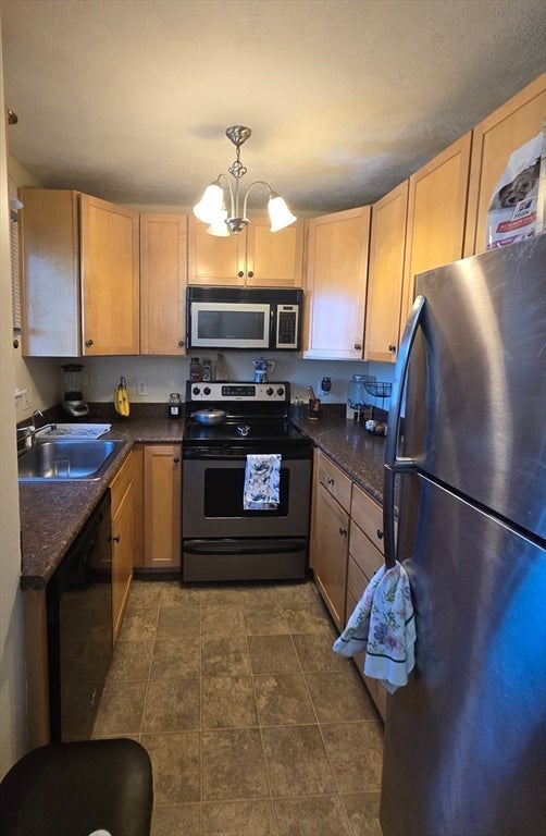 40 Saint Kolbe Dr #C, Holyoke, MA Photo #2