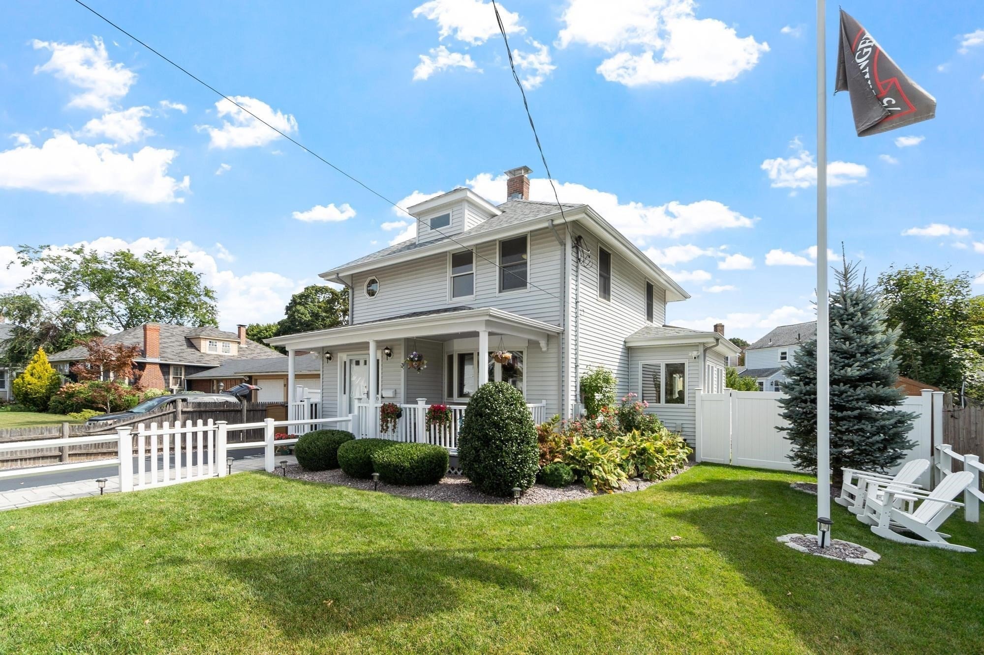 102 Narragansett Rd