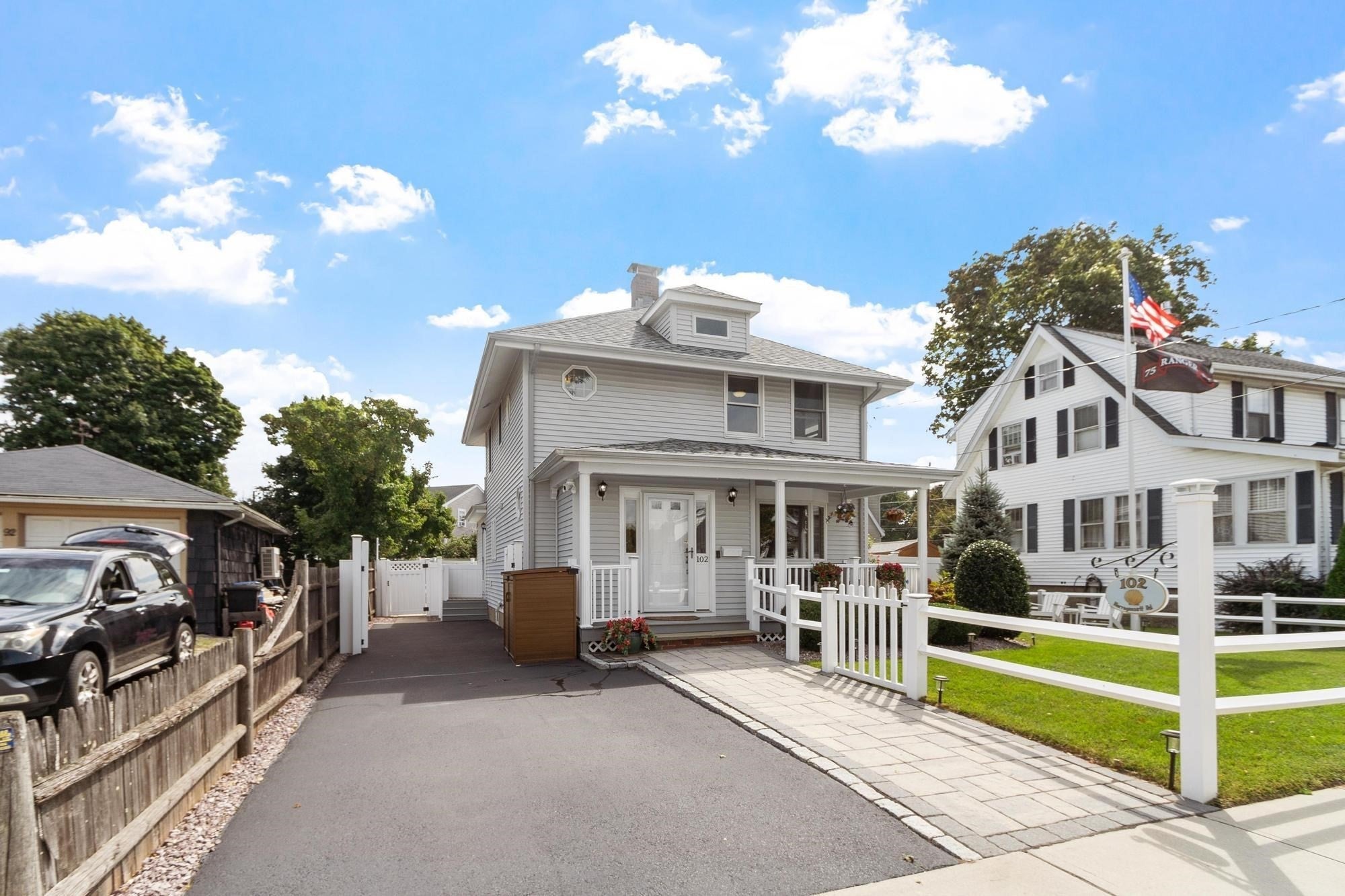 102 Narragansett Rd