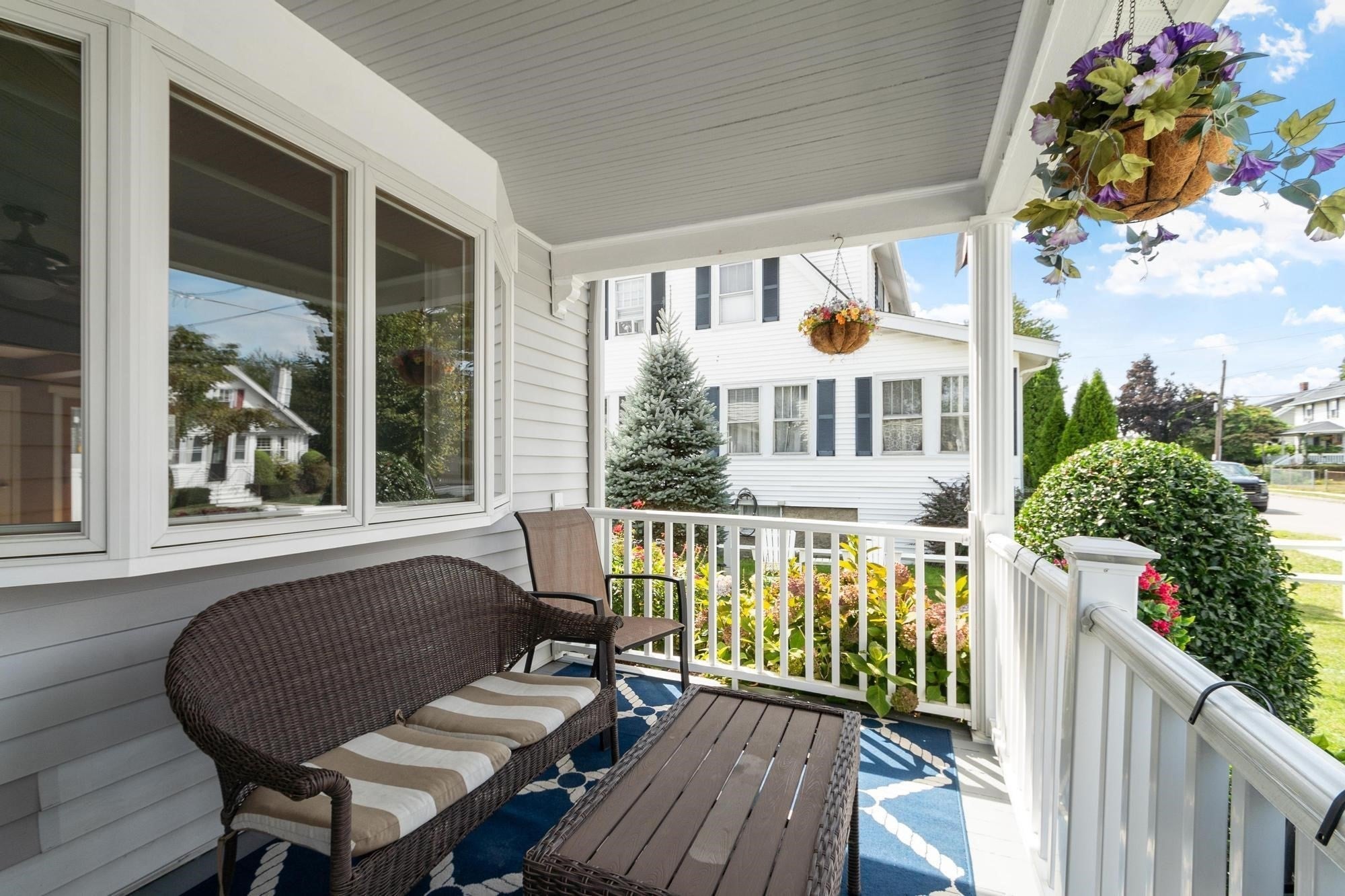 102 Narragansett Rd