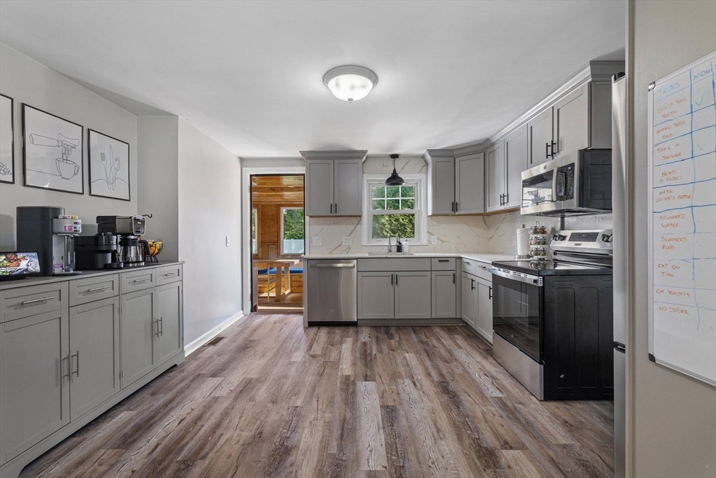 6 Elaine St, Webster, MA Photo #11