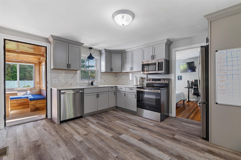 6 Elaine St, Webster, MA Photo #17