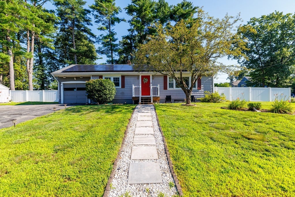 Photo of 6 Elaine St, Webster, MA