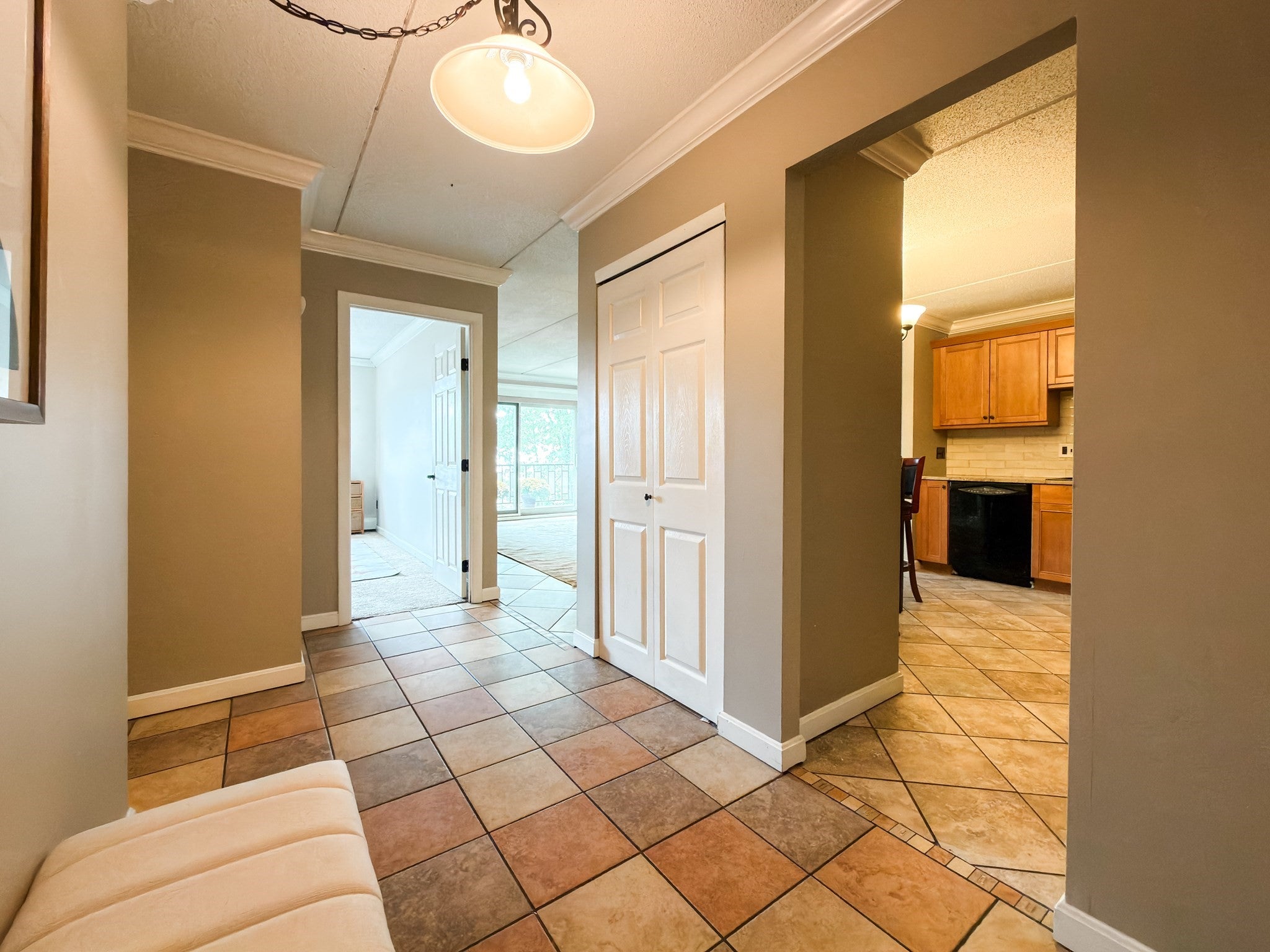 80 N Warren St 37