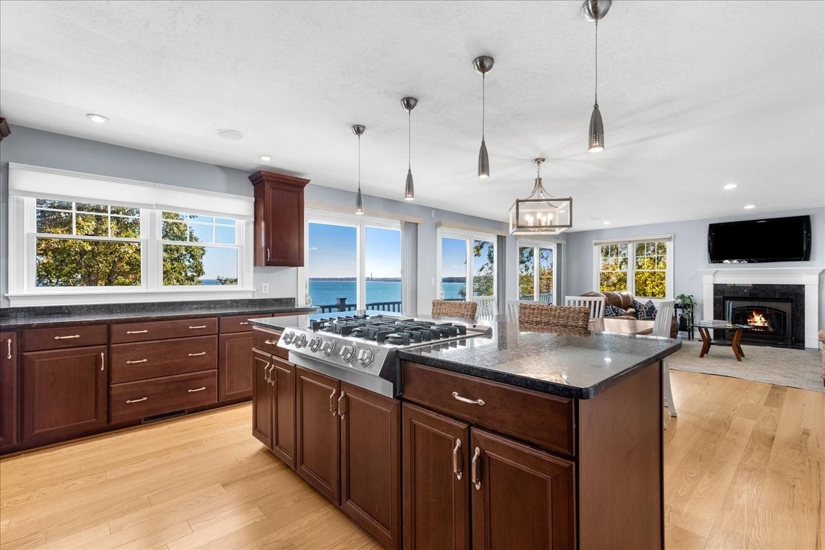 25 King Phillip Rd, Plymouth, MA Photo #12