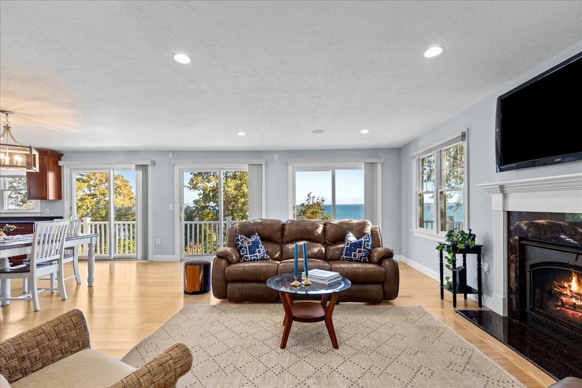 25 King Phillip Rd