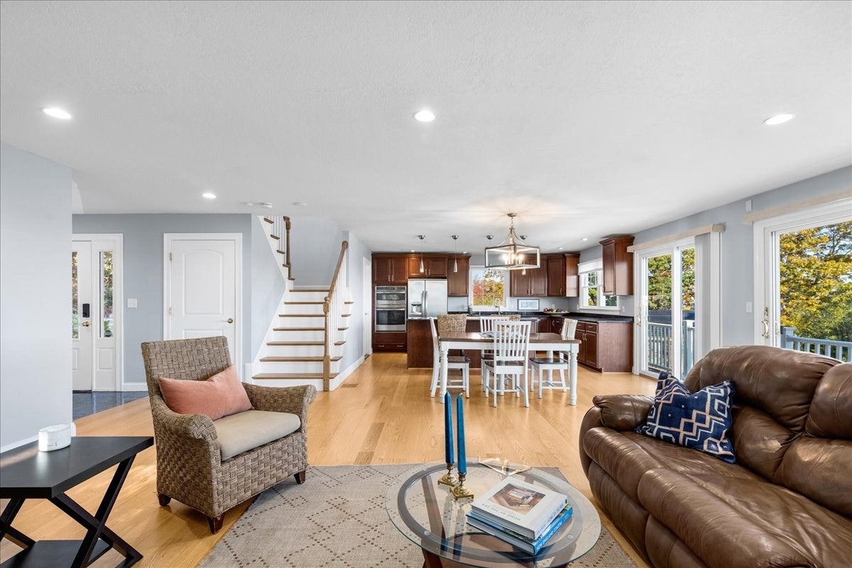 25 King Phillip Rd, Plymouth, MA Photo #11