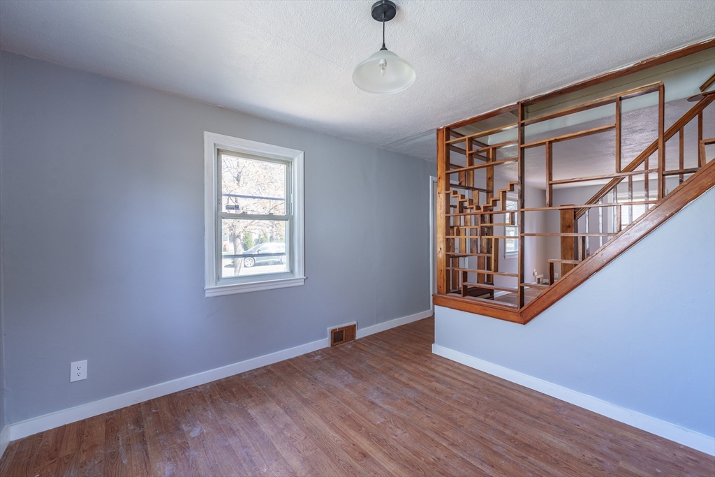 Springfield, Massachusetts 01109, United States, 3 Bedrooms Bedrooms, ,1 BathroomBathrooms,Residential,Active,84952