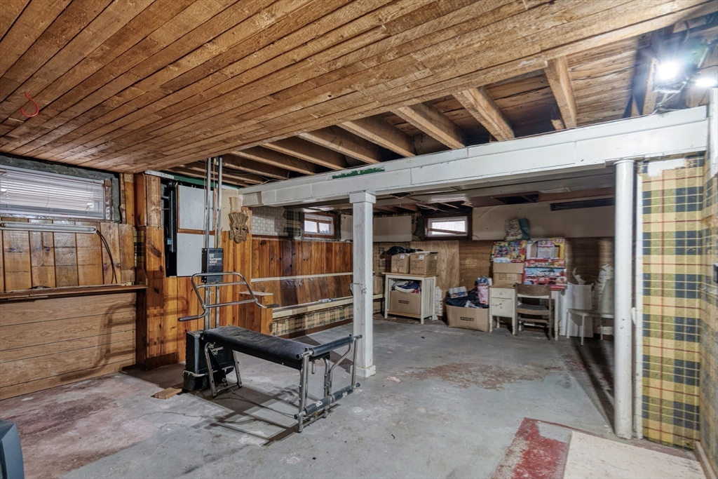 Springfield, Massachusetts 01109, United States, 3 Bedrooms Bedrooms, ,1 BathroomBathrooms,Residential,Active,84952