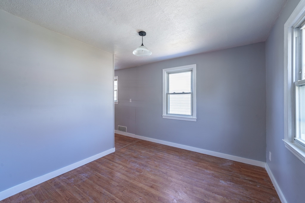 Springfield, Massachusetts 01109, United States, 3 Bedrooms Bedrooms, ,1 BathroomBathrooms,Residential,Active,84952