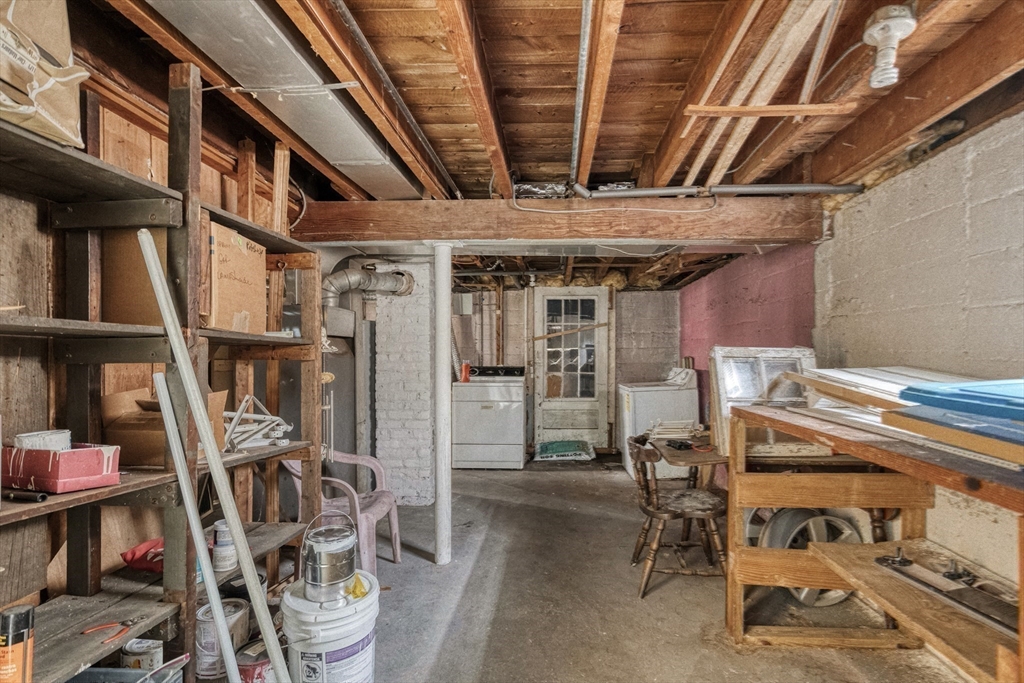 Springfield, Massachusetts 01109, United States, 3 Bedrooms Bedrooms, ,1 BathroomBathrooms,Residential,Active,84952