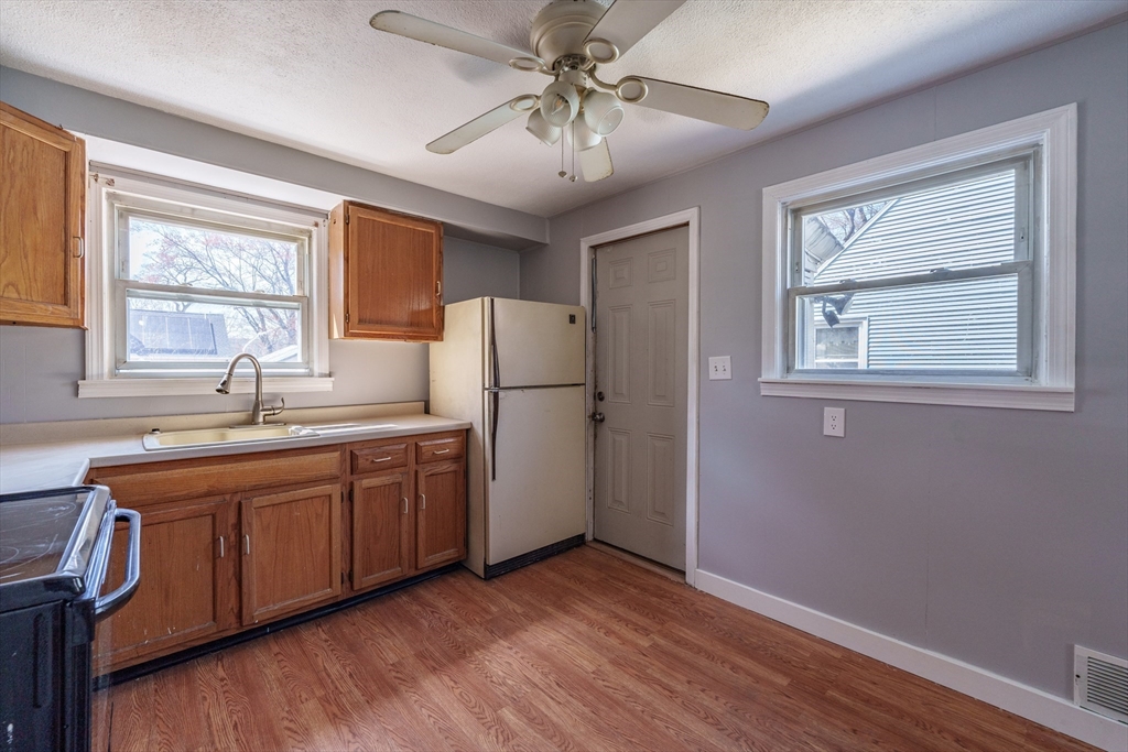 Springfield, Massachusetts 01109, United States, 3 Bedrooms Bedrooms, ,1 BathroomBathrooms,Residential,Active,84952