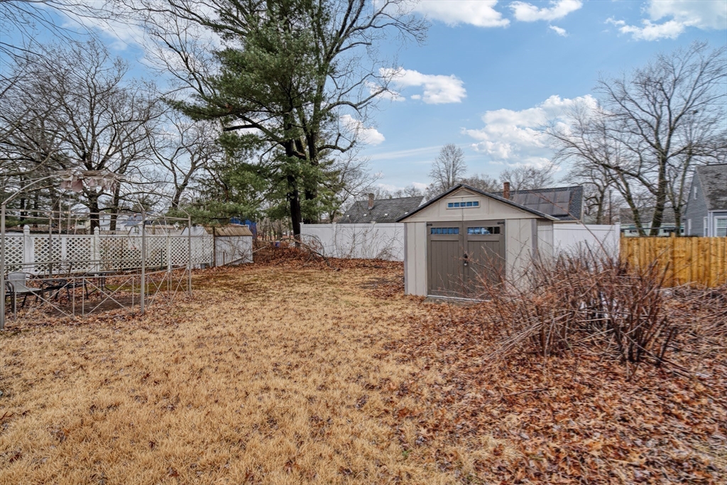 Springfield, Massachusetts 01109, United States, 3 Bedrooms Bedrooms, ,1 BathroomBathrooms,Residential,Active,84952