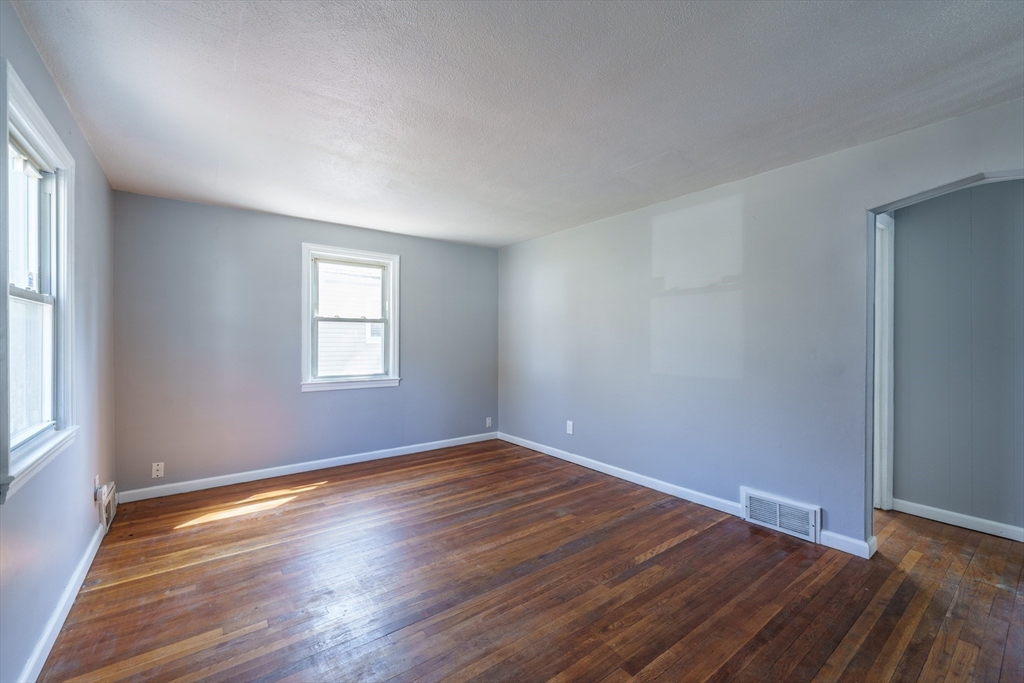 136 Rosewell St