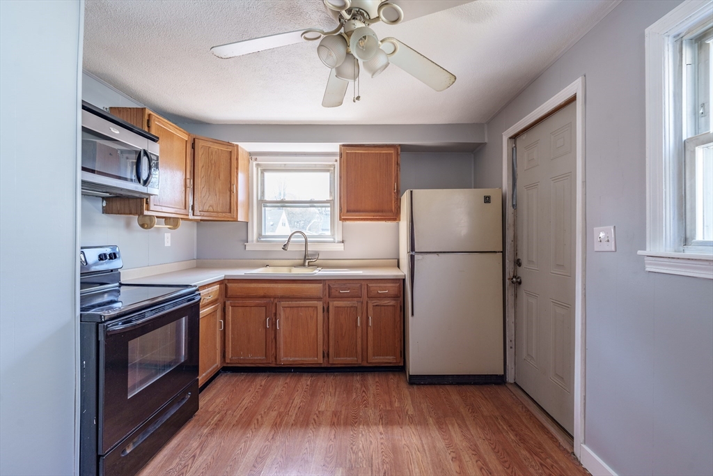 Springfield, Massachusetts 01109, United States, 3 Bedrooms Bedrooms, ,1 BathroomBathrooms,Residential,Active,84952