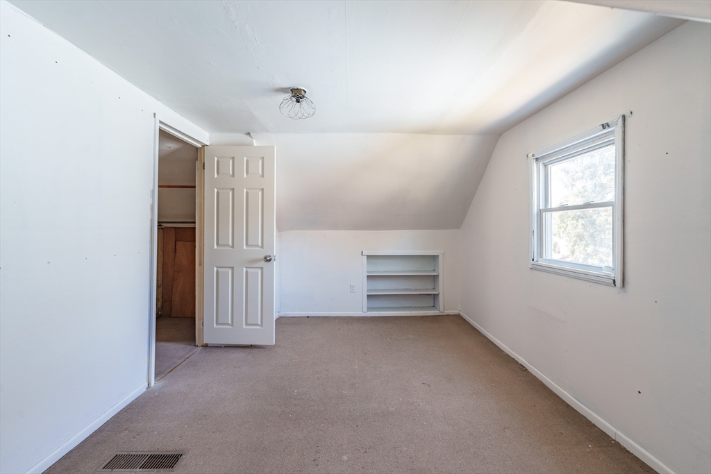 Springfield, Massachusetts 01109, United States, 3 Bedrooms Bedrooms, ,1 BathroomBathrooms,Residential,Active,84952