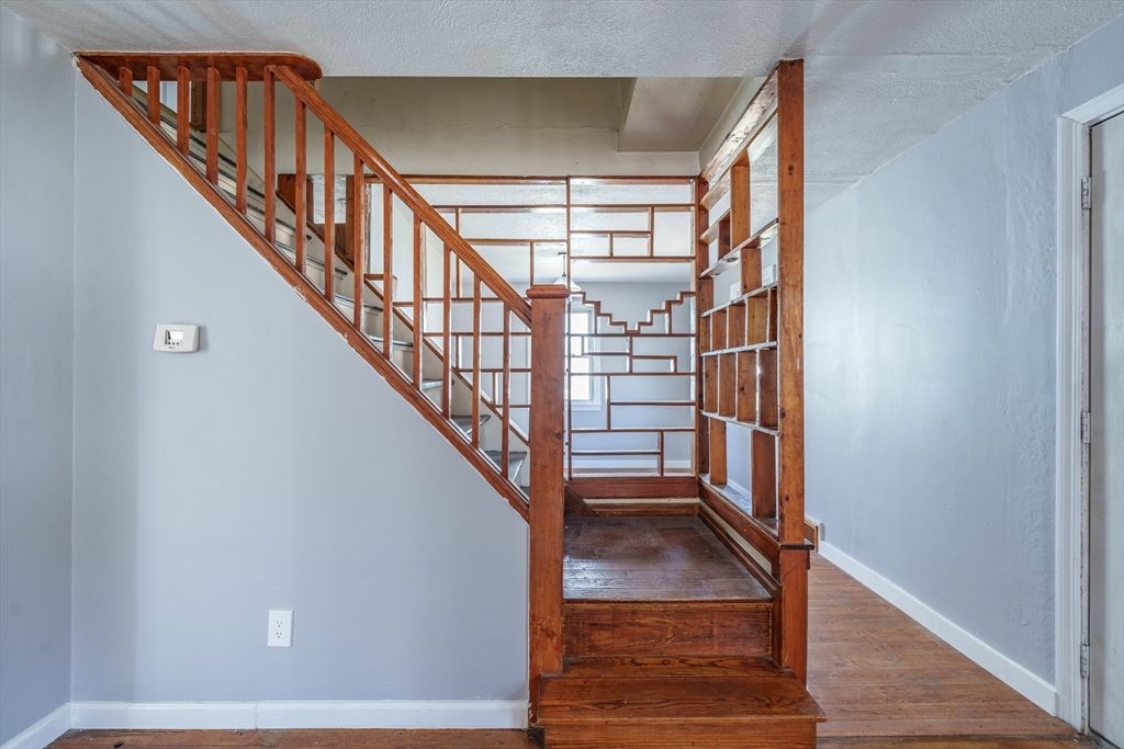 Springfield, Massachusetts 01109, United States, 3 Bedrooms Bedrooms, ,1 BathroomBathrooms,Residential,Active,84952