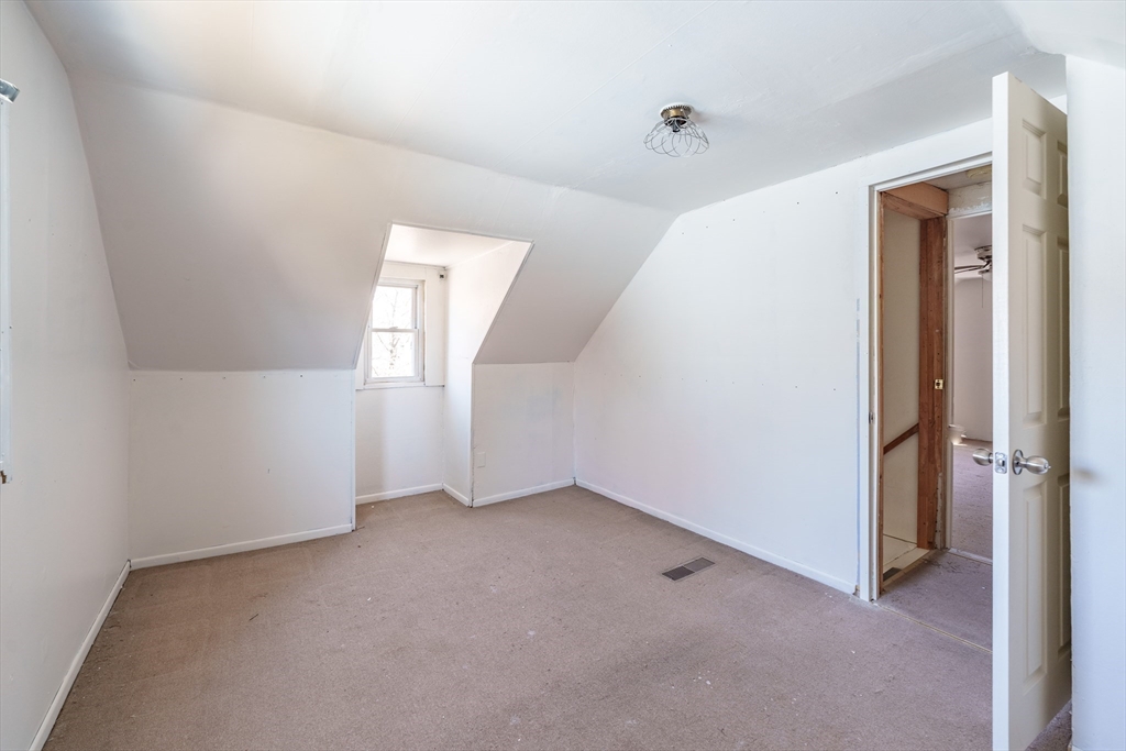 Springfield, Massachusetts 01109, United States, 3 Bedrooms Bedrooms, ,1 BathroomBathrooms,Residential,Active,84952