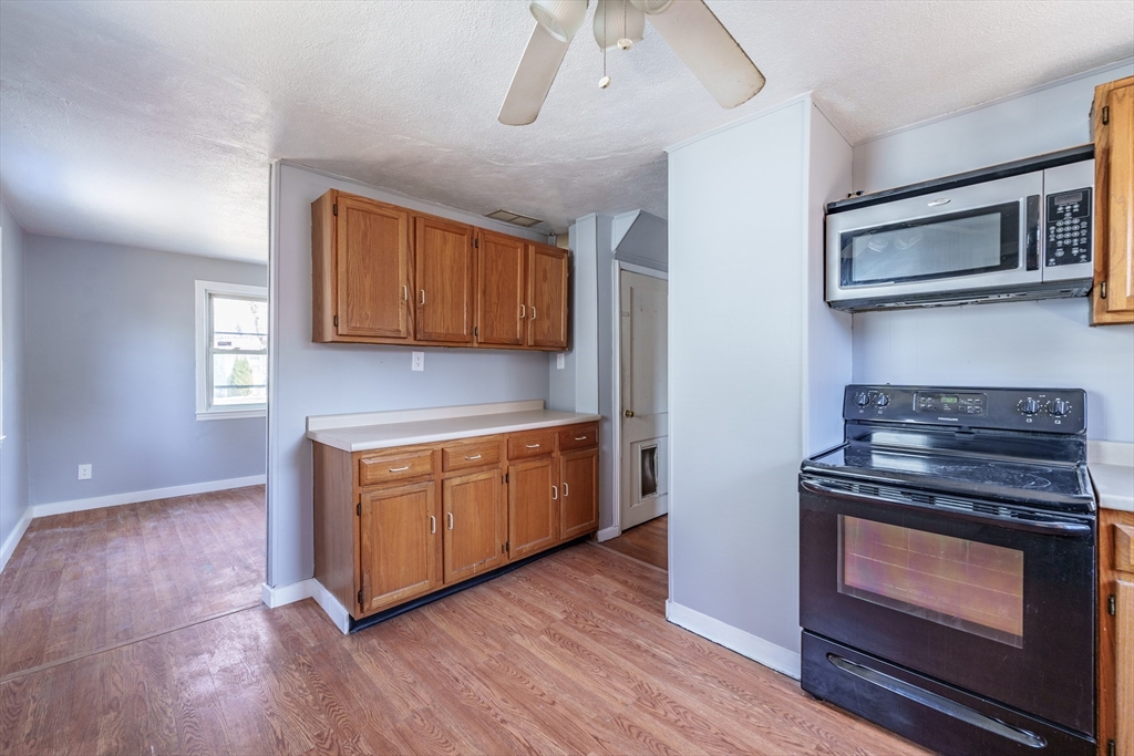 Springfield, Massachusetts 01109, United States, 3 Bedrooms Bedrooms, ,1 BathroomBathrooms,Residential,Active,84952