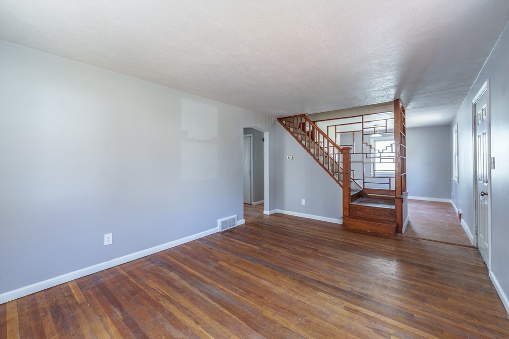 Springfield, Massachusetts 01109, United States, 3 Bedrooms Bedrooms, ,1 BathroomBathrooms,Residential,Active,84952