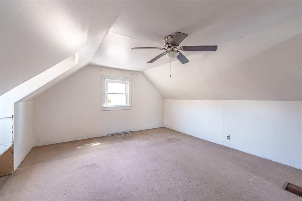 Springfield, Massachusetts 01109, United States, 3 Bedrooms Bedrooms, ,1 BathroomBathrooms,Residential,Active,84952